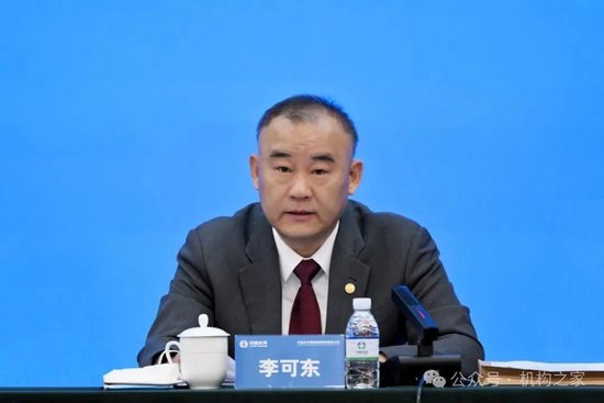 图中人物系李可东