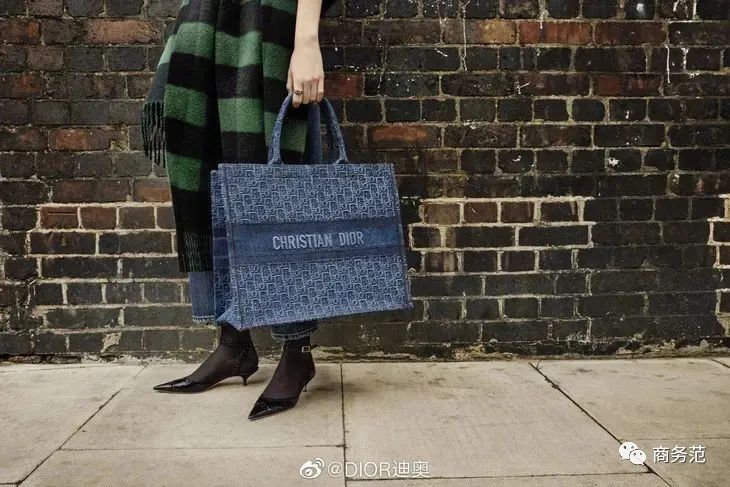 手提电脑包包的价格_女精英托特包推荐_职场必备托特包款式