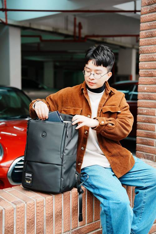 地平线8号自然有方双肩包_手提电脑包包的价格_简约低调男包