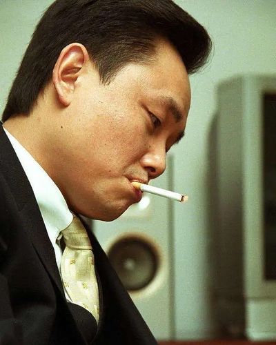 国美电器陈晓离职张大中接任_国美陈晓哪去了_陈晓离开国美股权大战