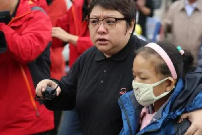 憔悴面容造句_面容憔悴很没精神_憔悴面容描写
