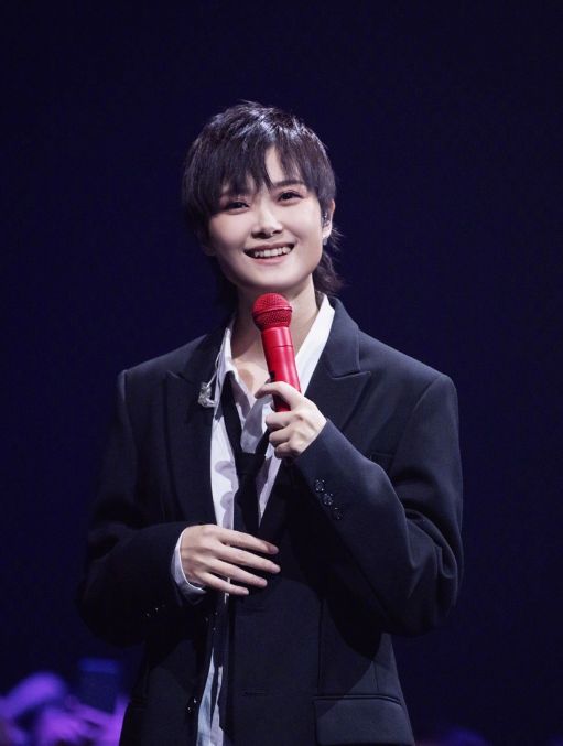 李宇春感情生活_李宇春父母催婚_李宇春设计师男友