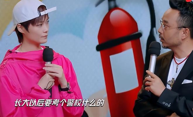 李宇春父母催婚_李宇春设计师男友_李宇春感情生活