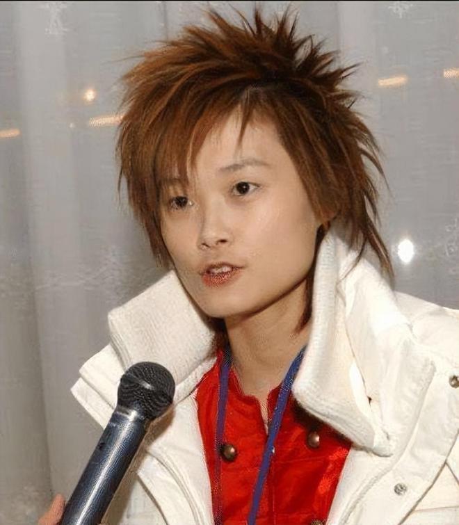 李宇春父母催婚_李宇春感情生活_李宇春设计师男友