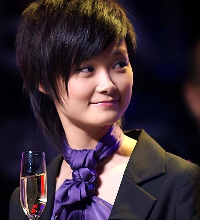 李宇春父母催婚_李宇春感情生活_李宇春设计师男友