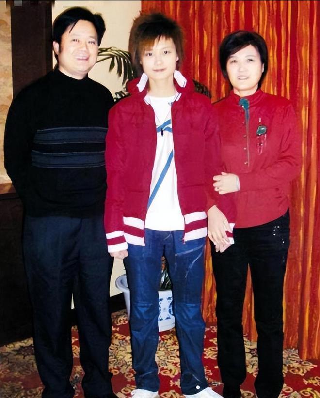 李宇春感情生活_李宇春父母催婚_李宇春设计师男友