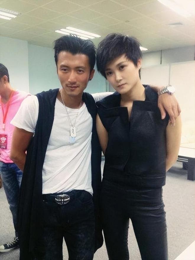 李宇春感情生活_李宇春设计师男友_李宇春父母催婚