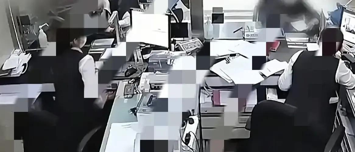 柜员 理财经理_银行理财骗局_存银行还能信谁