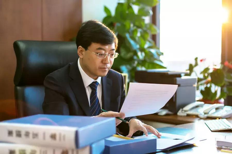 新经济企业董事长高薪对比_公司工资看中数还是平均数_A股上市公司董事长年薪